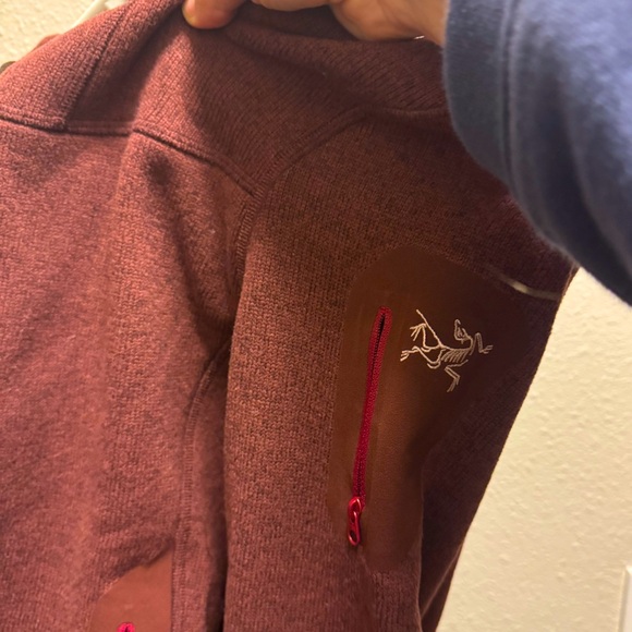 Arc’Teryx Fleece Hooded Jacket 2016 (but brand new) Size Medium color Burgundy - Picture 5 of 6
